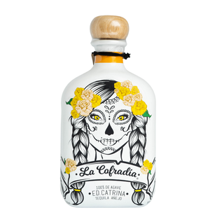 La Cofradia Ed Catrina Añejo 700ml comes in a white bottle with a wooden cap. The label features a Day of the Dead woman’s face with yellow flowers and La Cofradia branding. This 100% Agave tequila offers notes of vanilla and caramel.